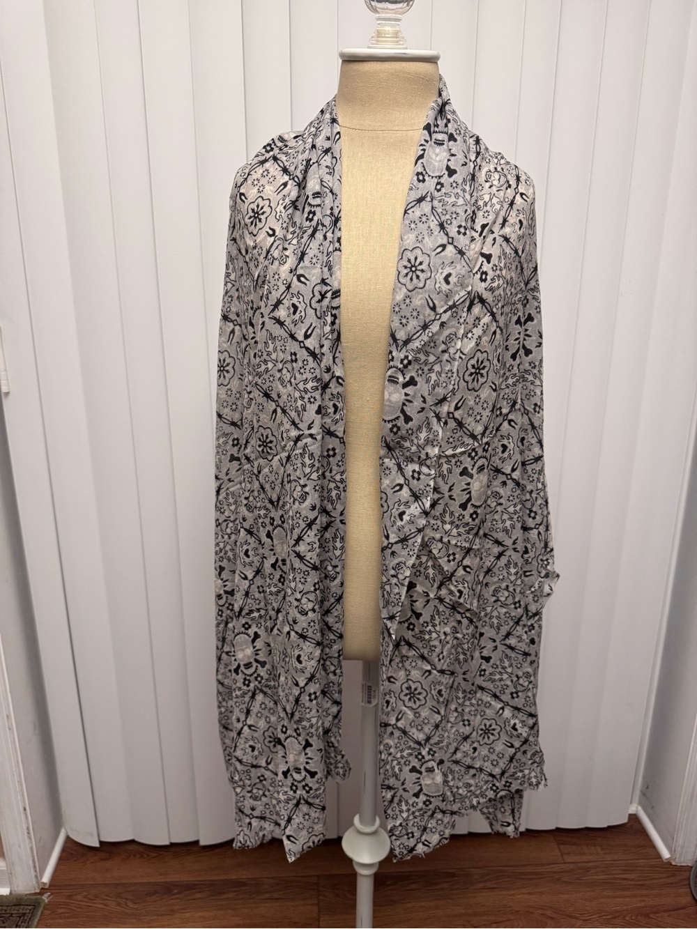 Kashmere Lightweight Printed Shawl - Black & White w/skull design